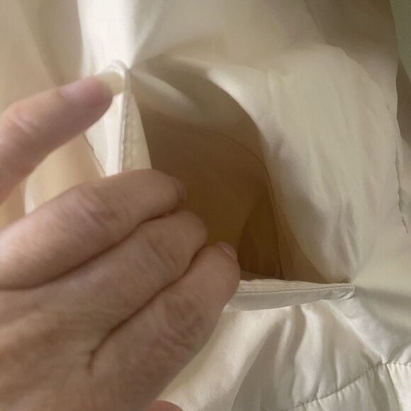 BCBG MAXAZRIA Beige Pleated Jacket Womens Size Medium Full Zip Pockets - Picture 9 of 13